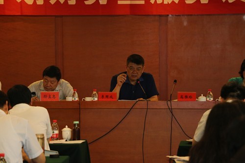 图为省残联党组书记、理事长李国成作重要讲话